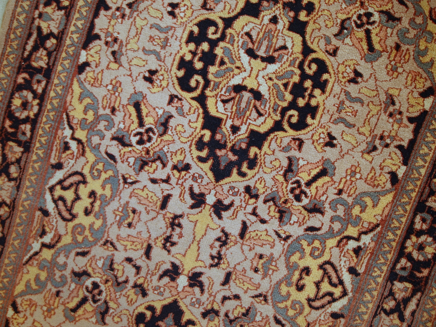 Handmade vintage Pakistani Lahore rug 3,1' x 5' (95cm x 154cm) 1970s - 1C350 - One Royal Art