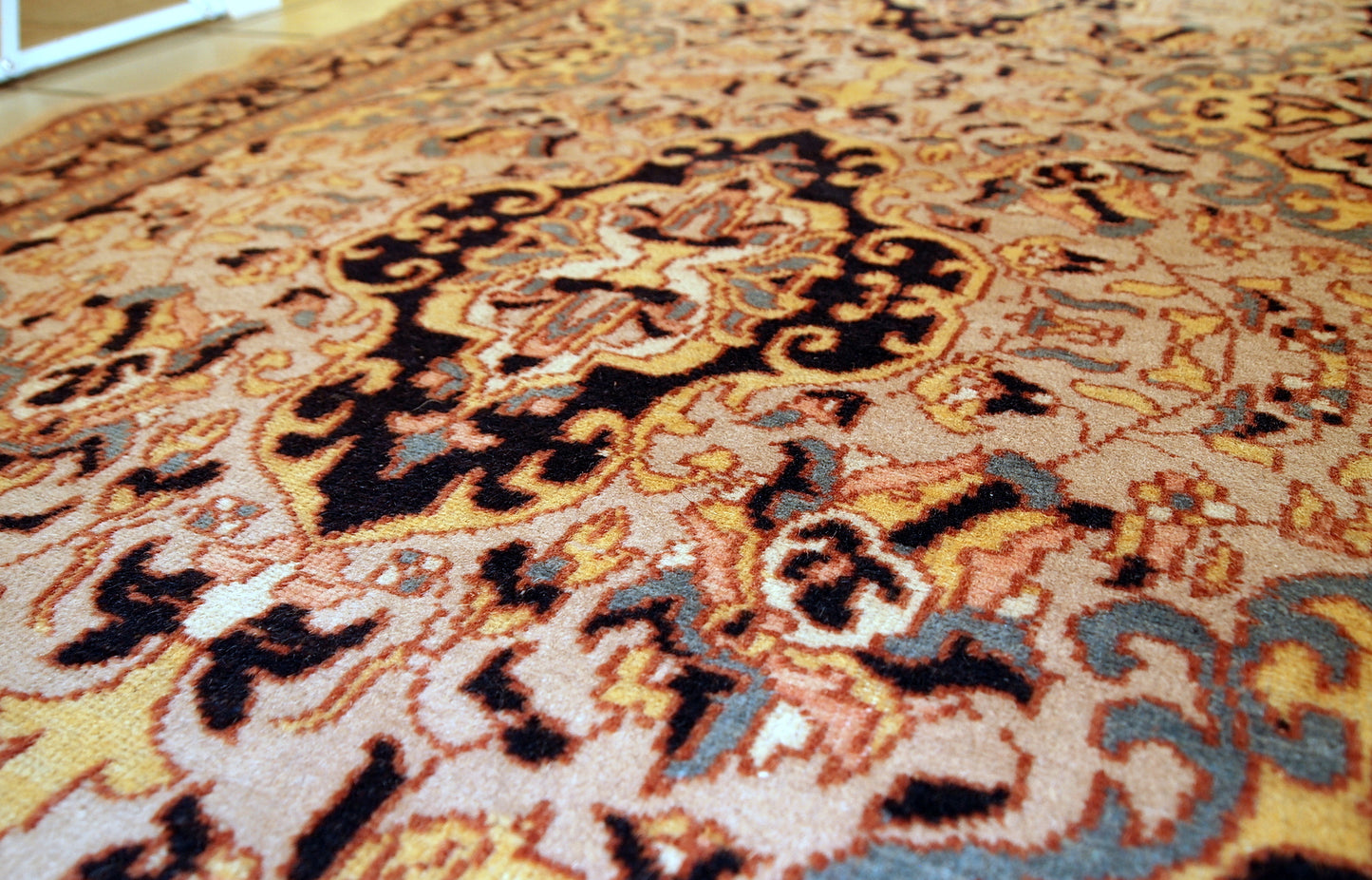 Handmade vintage Pakistani Lahore rug 3,1' x 5' (95cm x 154cm) 1970s - 1C350 - One Royal Art