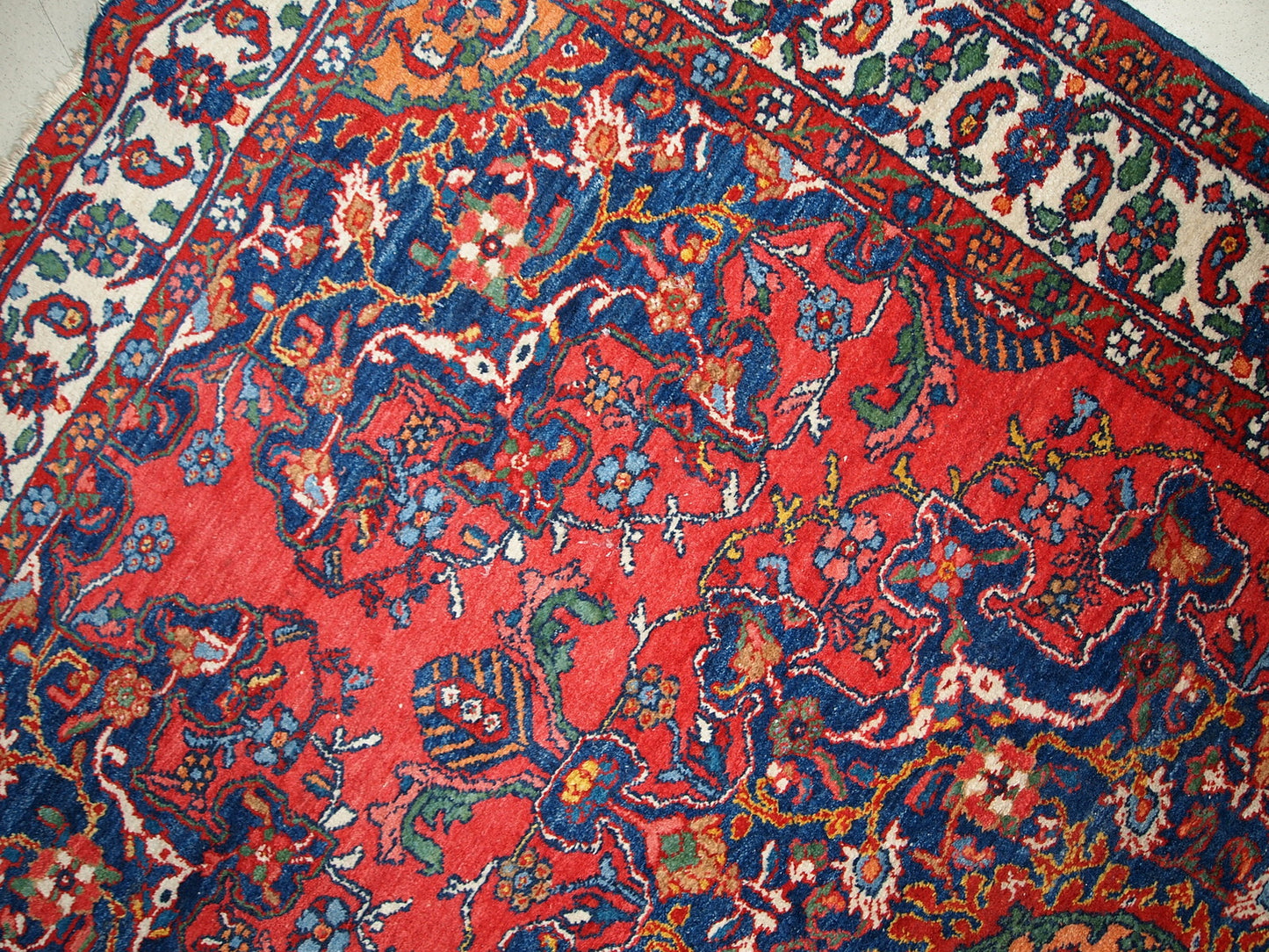 Vintage Persian Mashad rug in original good condition. It has been hand-weaved in the end of 20th century in wool.