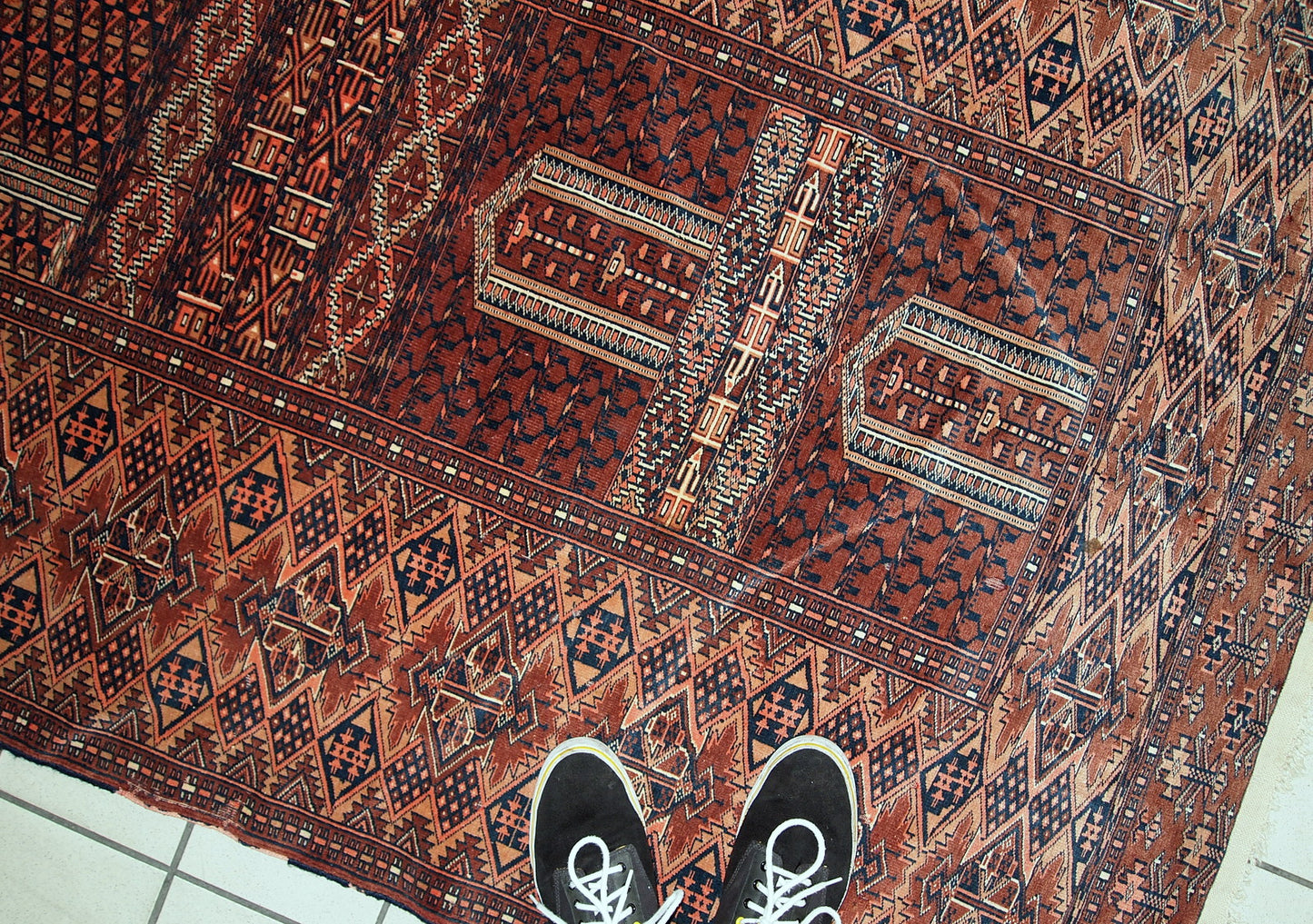 Semi-antique Turkmen Hachli prayer handmade rug in original good condition. The rug has fine weave and it is very thin. The rug is in burgundy, pink, navy blue and white shades.