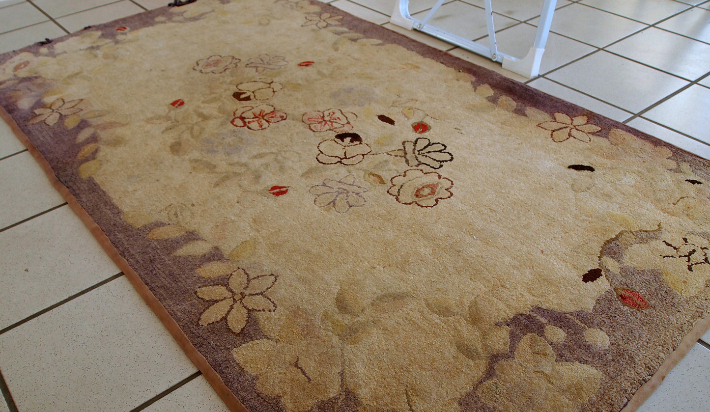 Handmade antique American Primitive Hooked rug, 1900s
