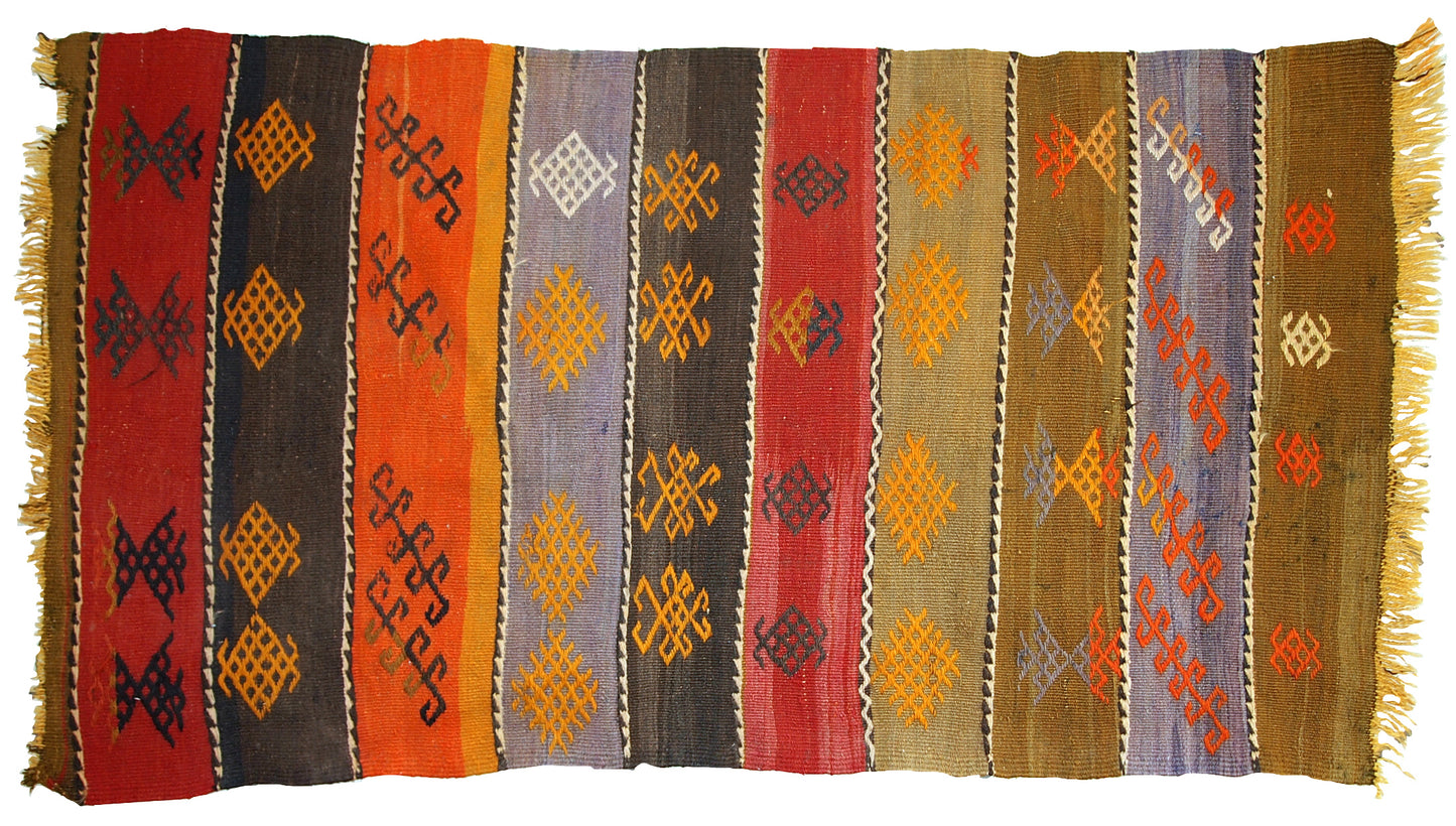 Hand made vintage Persian Sumak flat-weave rug. It is in original good condition from the middle of 20th century.