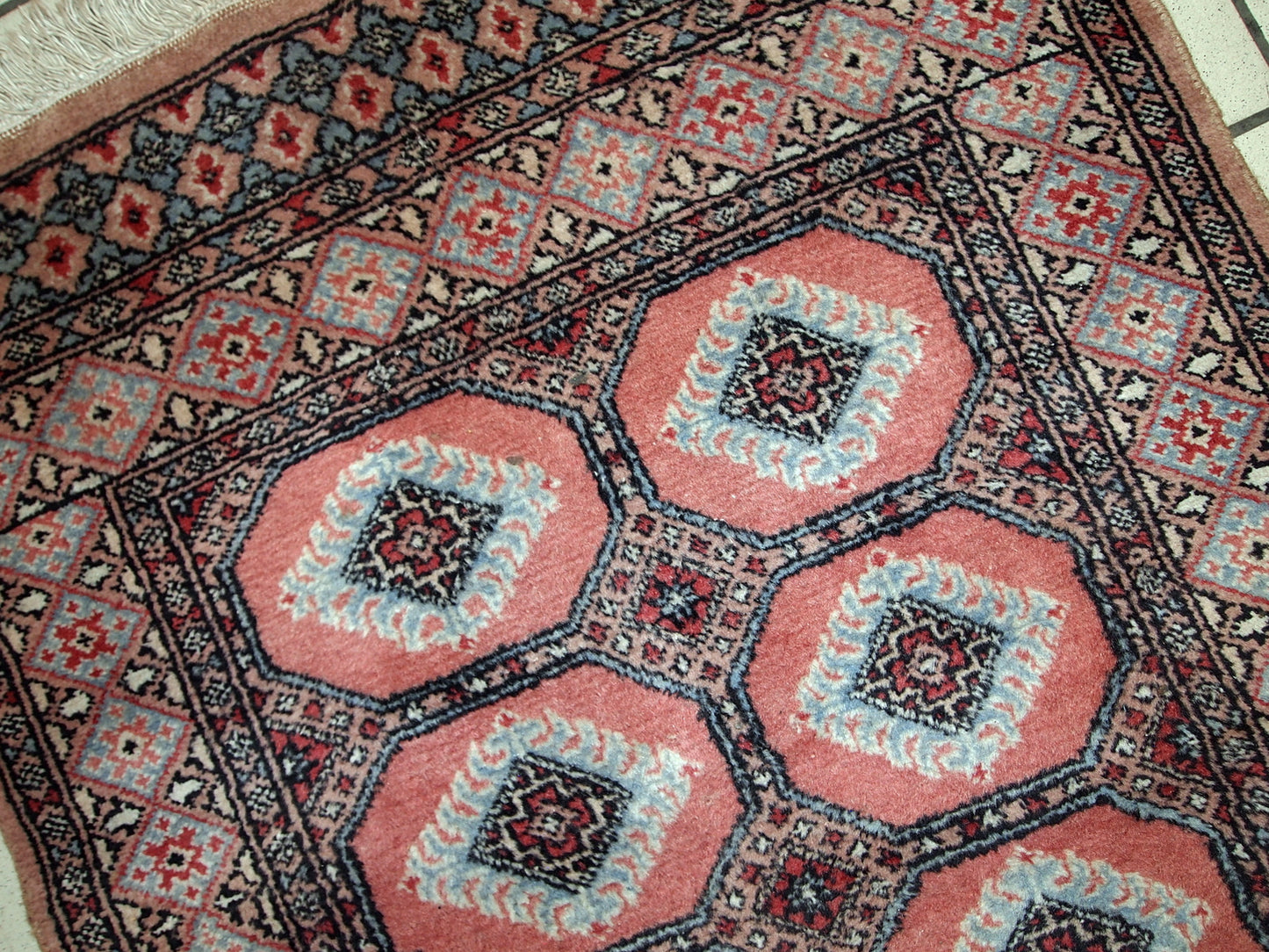 Handmade vintage Uzbek rug in pink and sky blue wool. It has been made in the middle of 20th century in Central Asia.