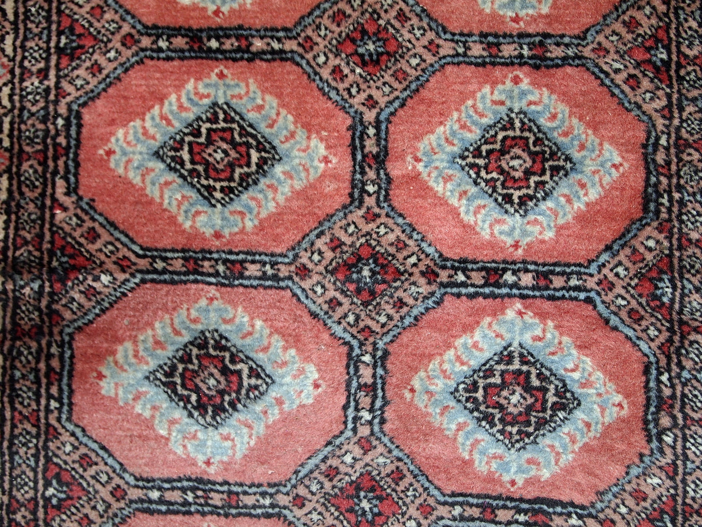 Handmade vintage Uzbek rug in pink and sky blue wool. It has been made in the middle of 20th century in Central Asia.