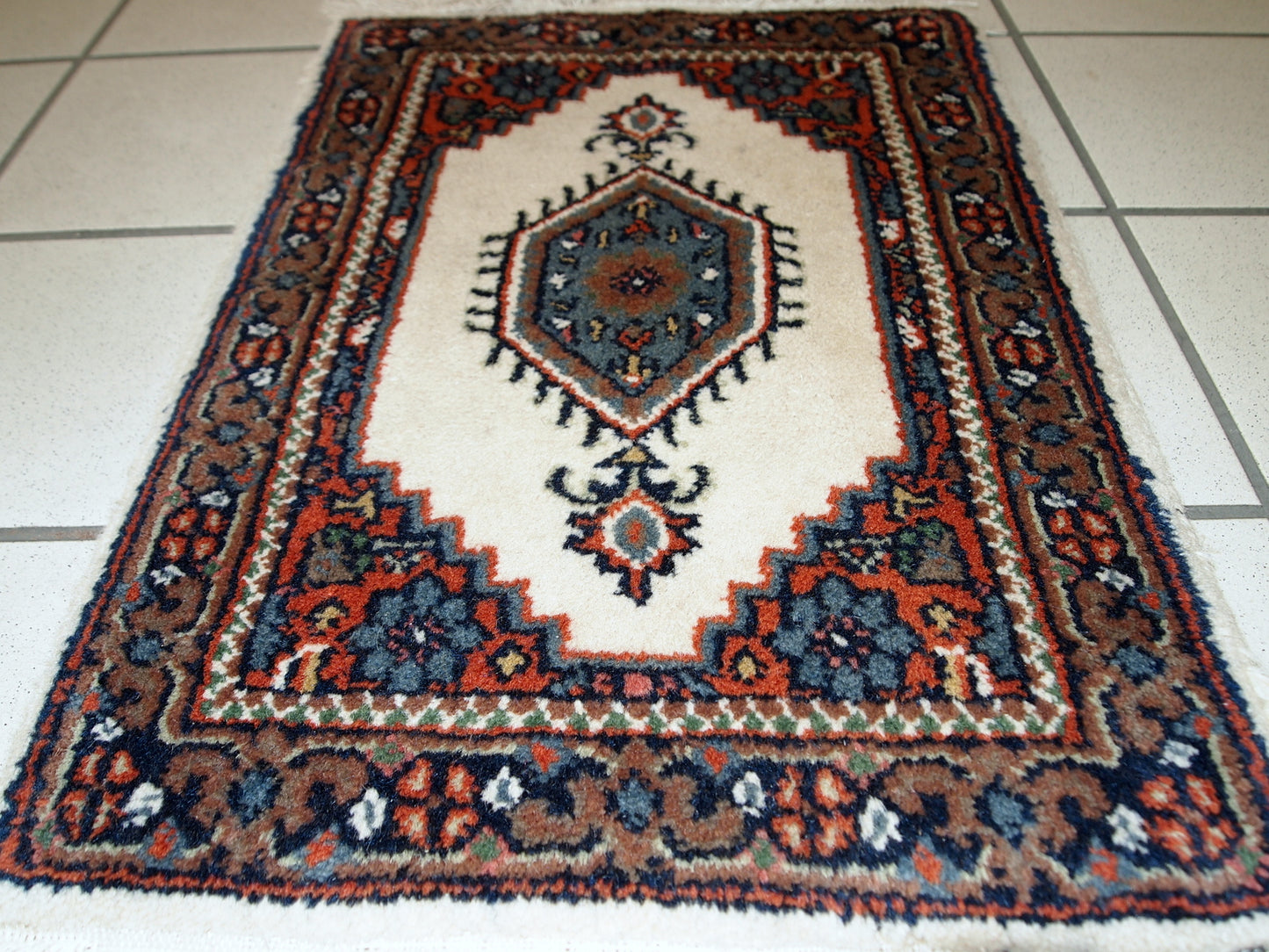 Handmade vintage Hamadan rug in white, red and olive shades. The rug is in original good condition from the end of 20th century.