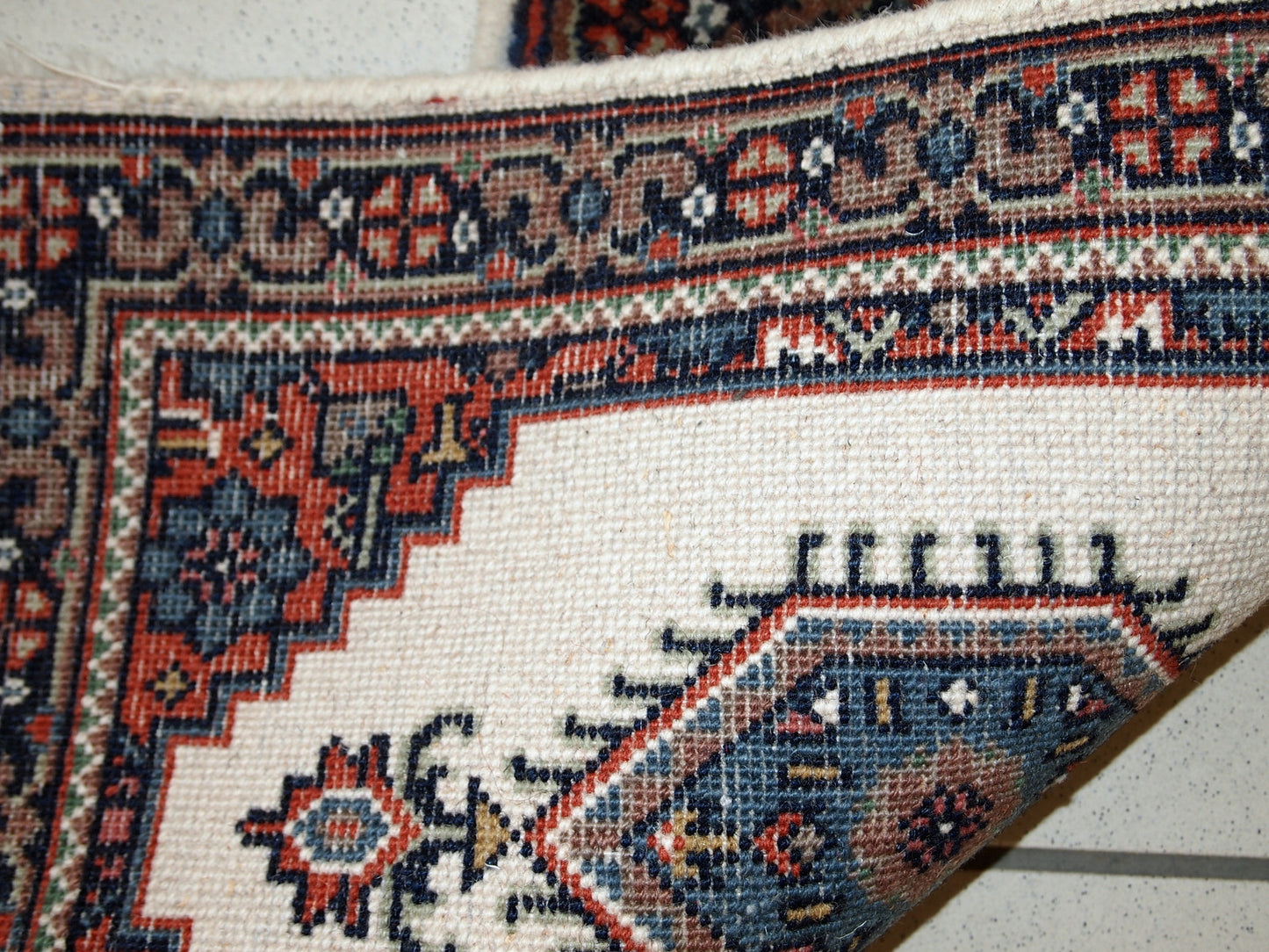 Handmade vintage Hamadan rug in white, red and olive shades. The rug is in original good condition from the end of 20th century.