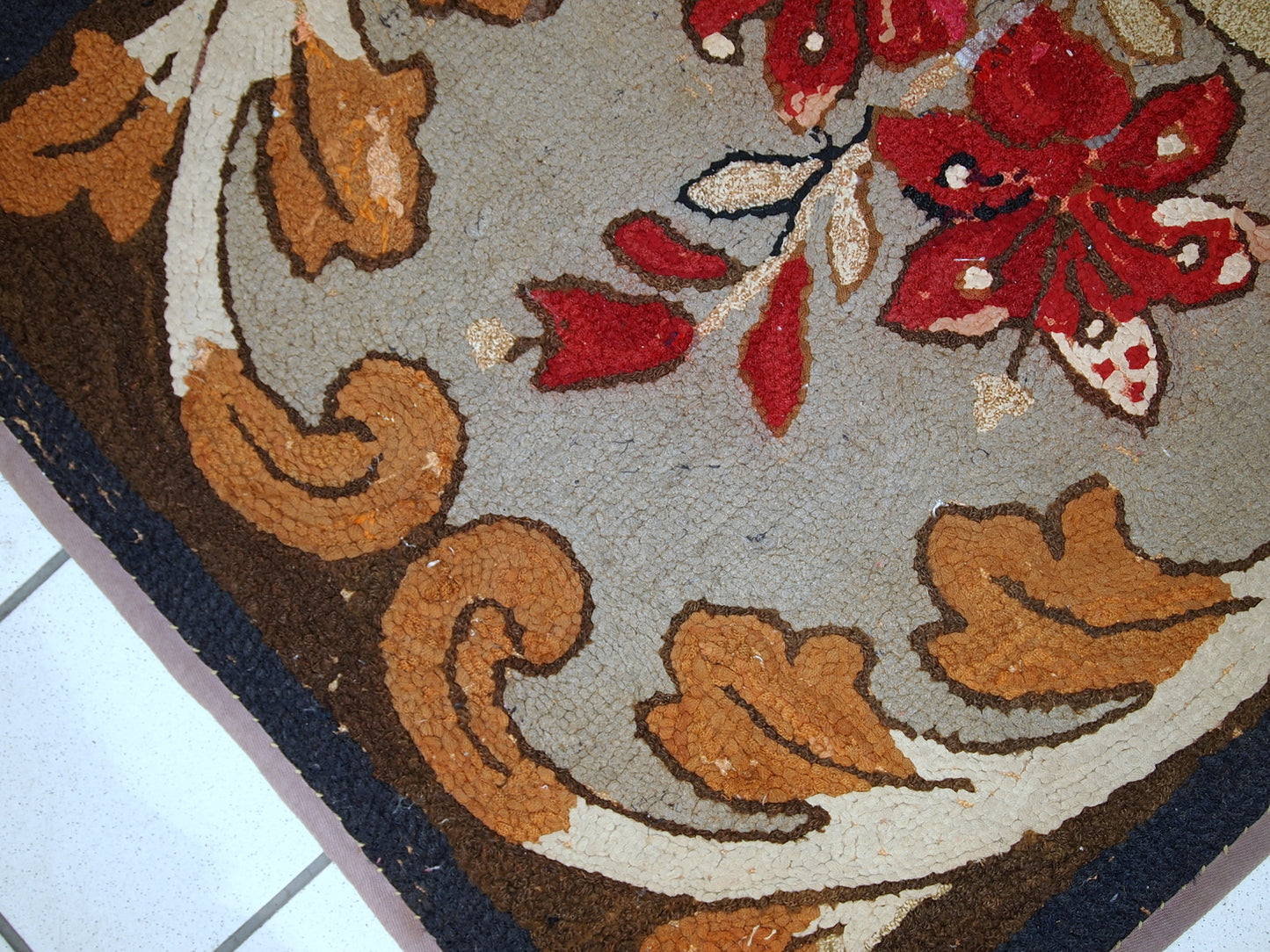Handmade antique American Hooked rug, 1900s