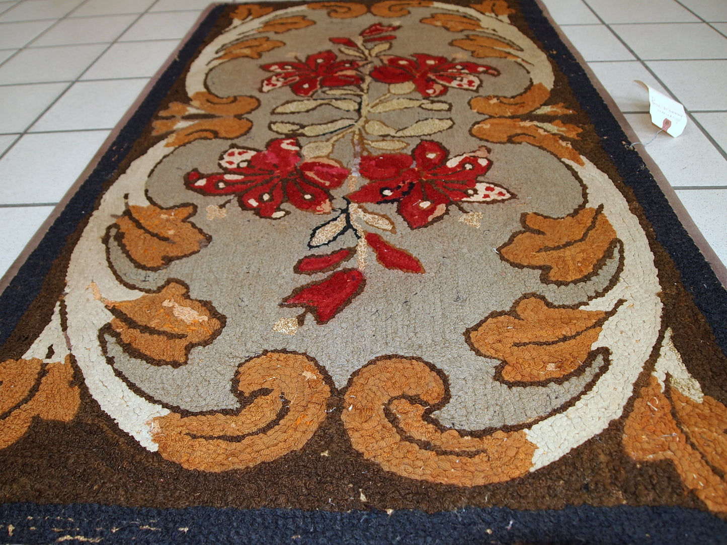 Handmade antique American Hooked rug, 1900s