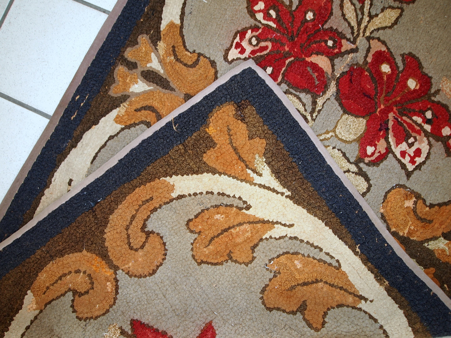 Handmade antique American Hooked rug, 1900s
