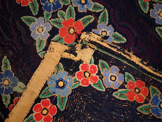 Handmade antique American Hooked rug, 1920s