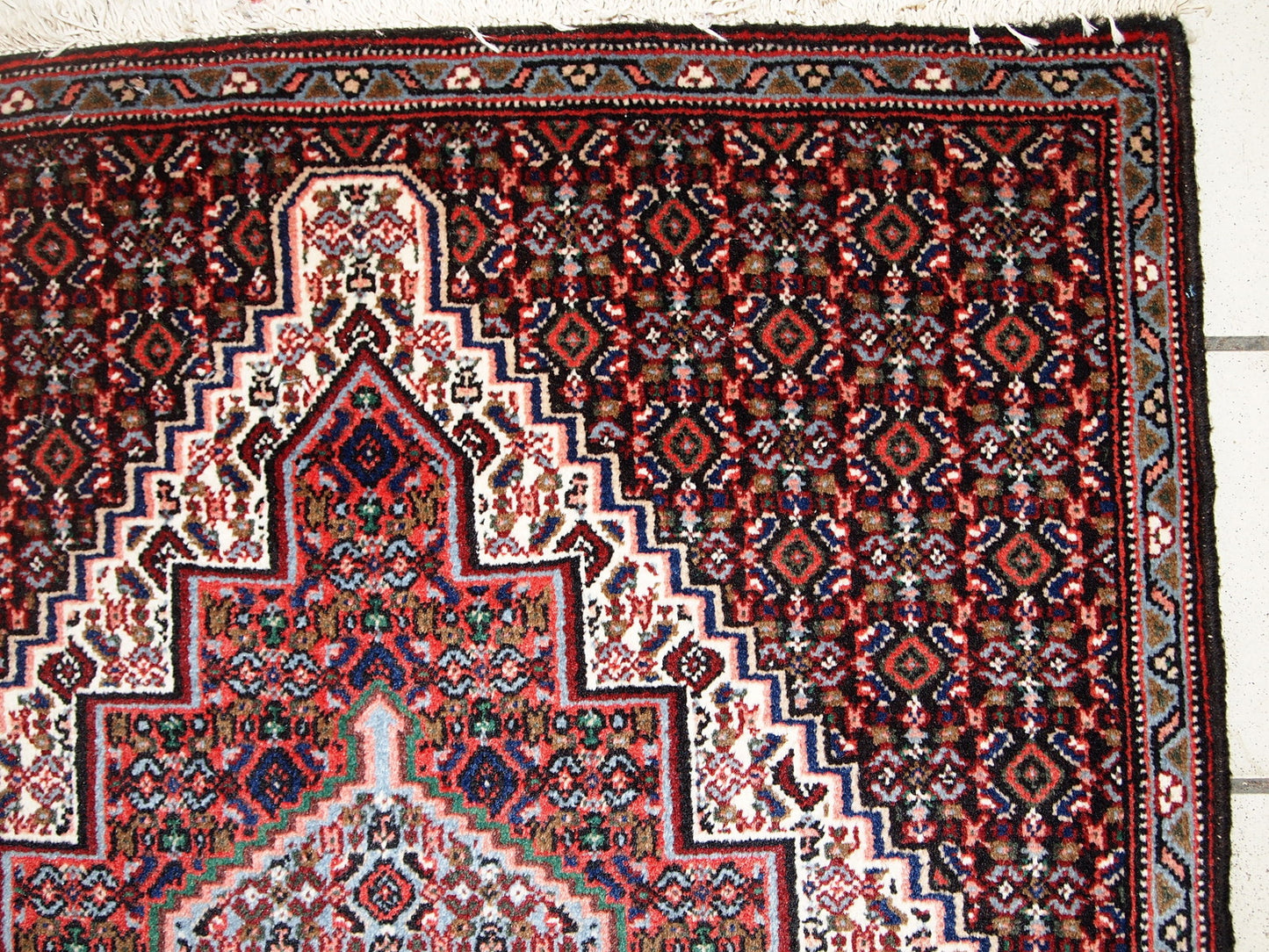Handmade vintage Nain rug in original good condition. The rug is from the end of 20th century made in wool.