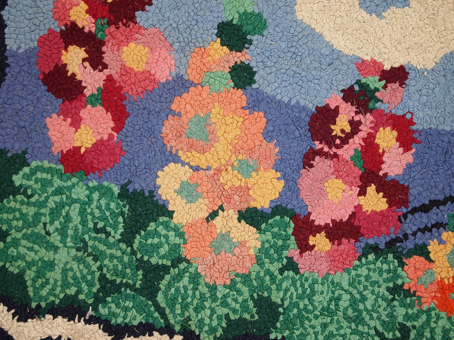 Handmade antique American Hooked rug, 1920s