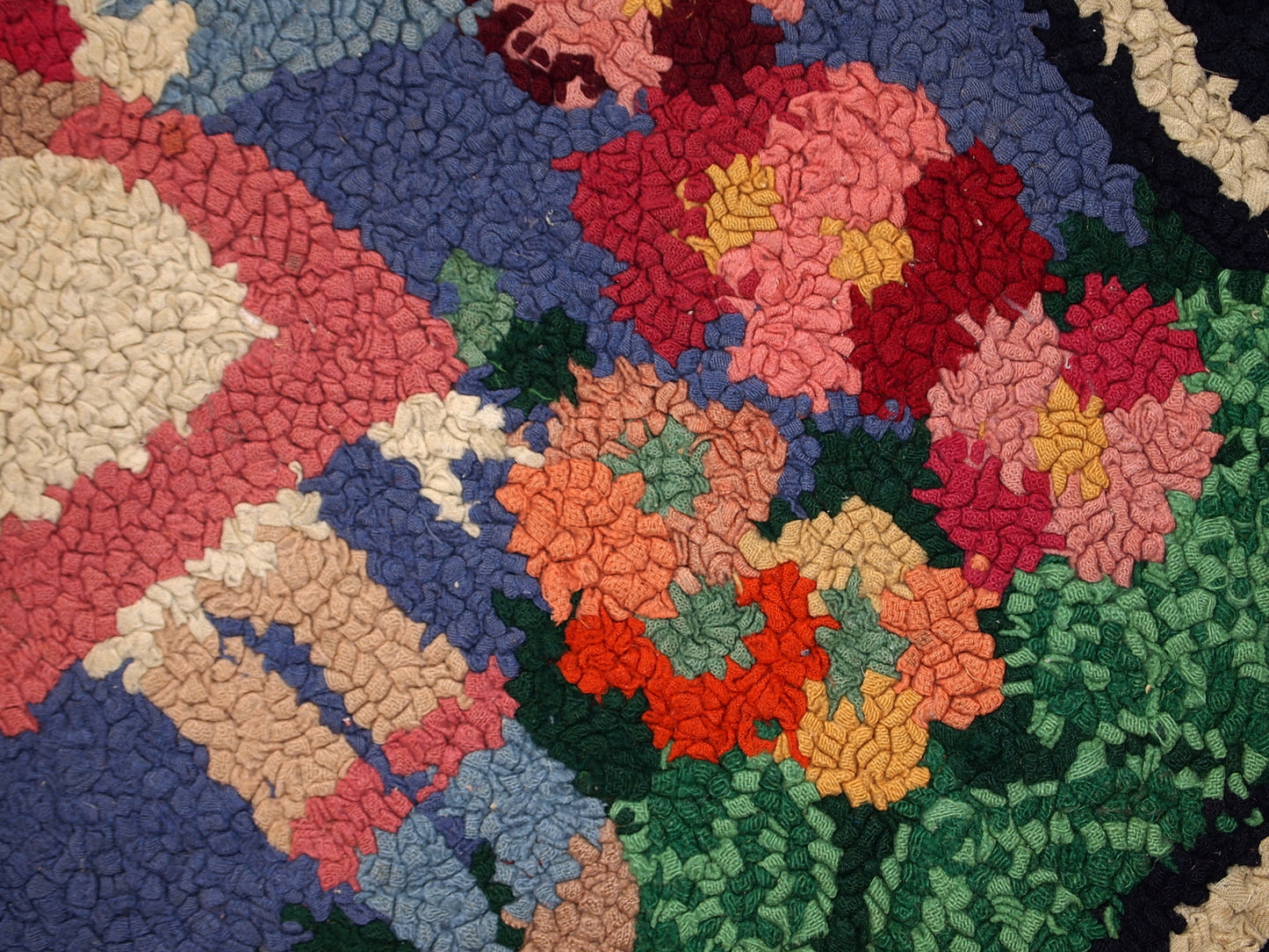 Handmade antique American Hooked rug, 1920s