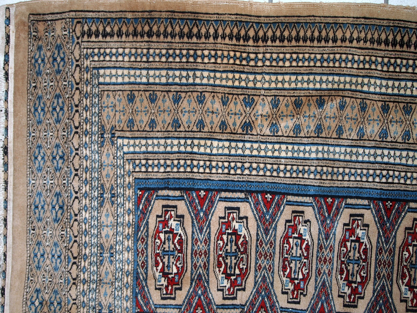 Handmade vintage Uzbek Bukhara rug 4.2' x 5.7' (129cm x 174cm) 1960s - 1C776