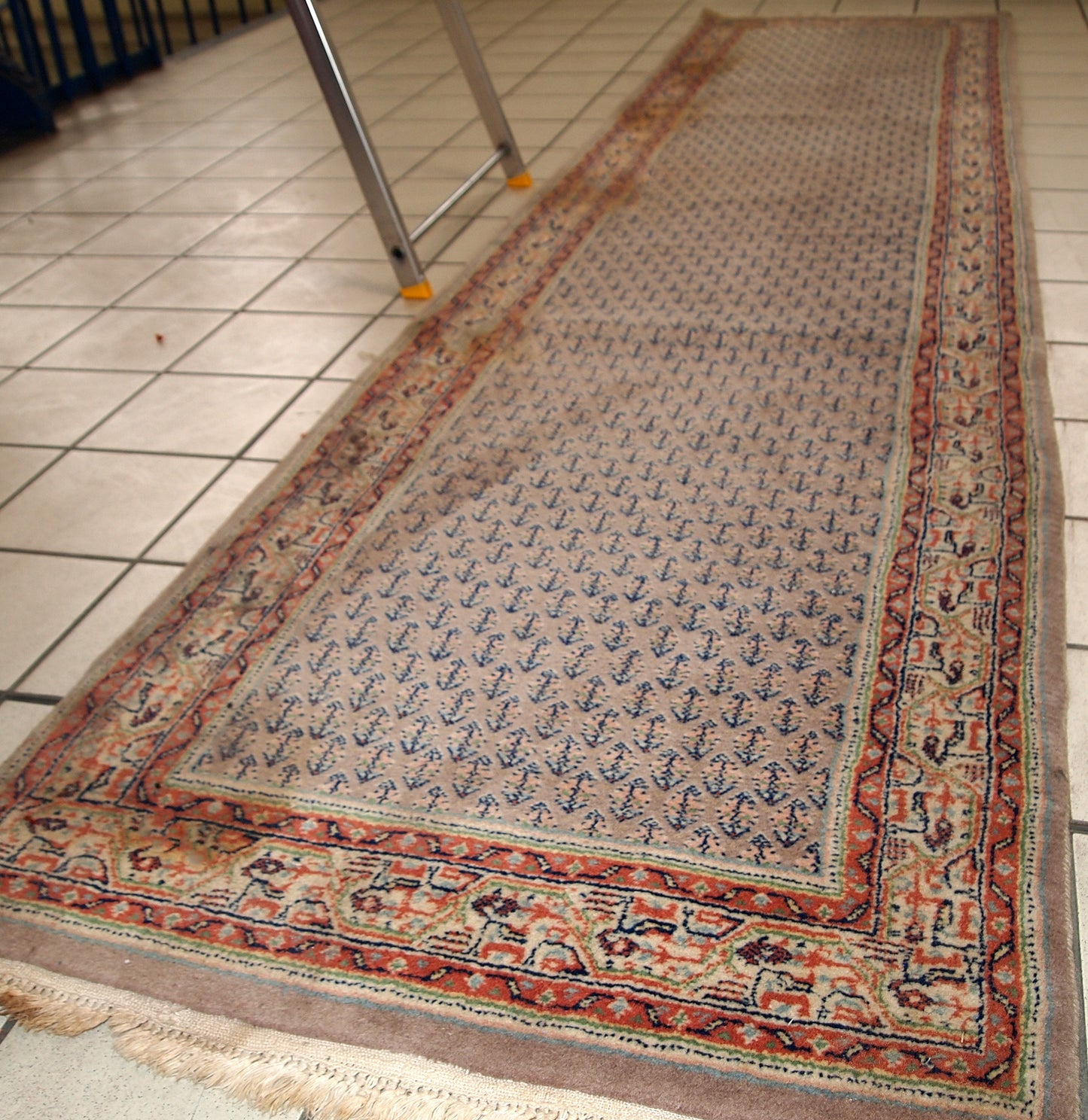 Handmade vintage Indian Seraband runner in original condition, it has some age discolorations. The rug is from the end of 20th century.