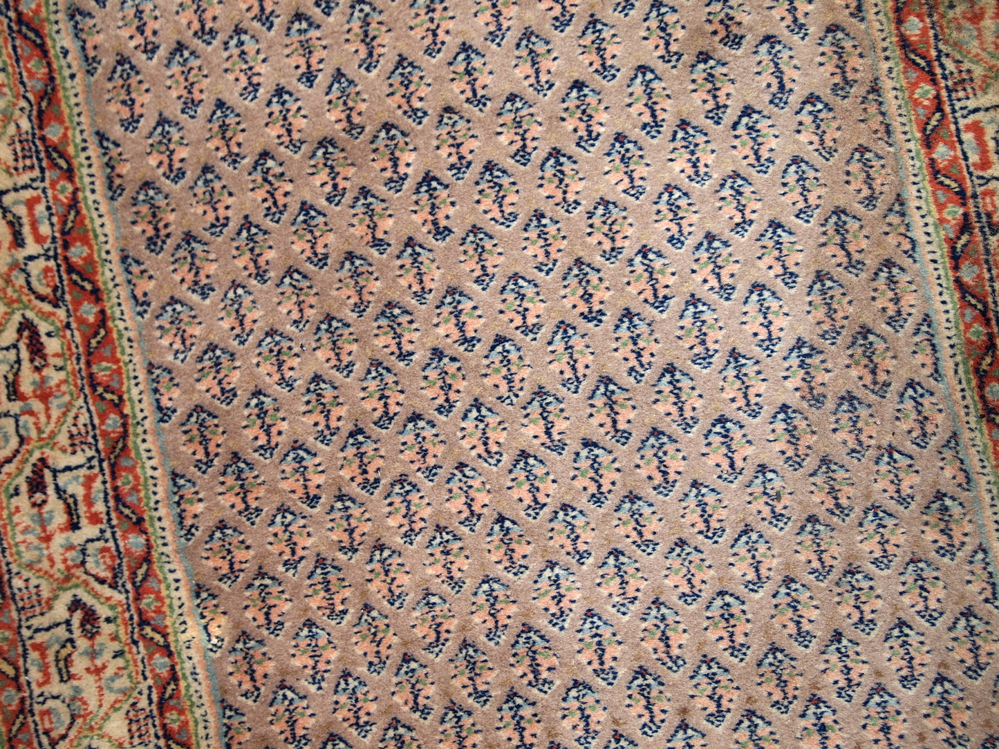 Handmade vintage Indian Seraband runner in original condition, it has some age discolorations. The rug is from the end of 20th century.