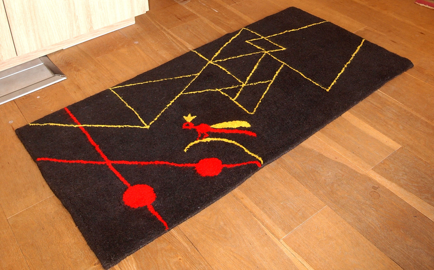 Tapis français ORA contemporain fait main 2,4 x 4,7 pi (73 cm x 144 cm), 2021 - 1C829