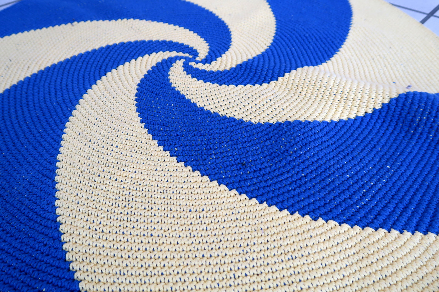 Handmade contemporary French braided round rug made by One Royal Art, collection 2021. This rug is one of a kind made in France.