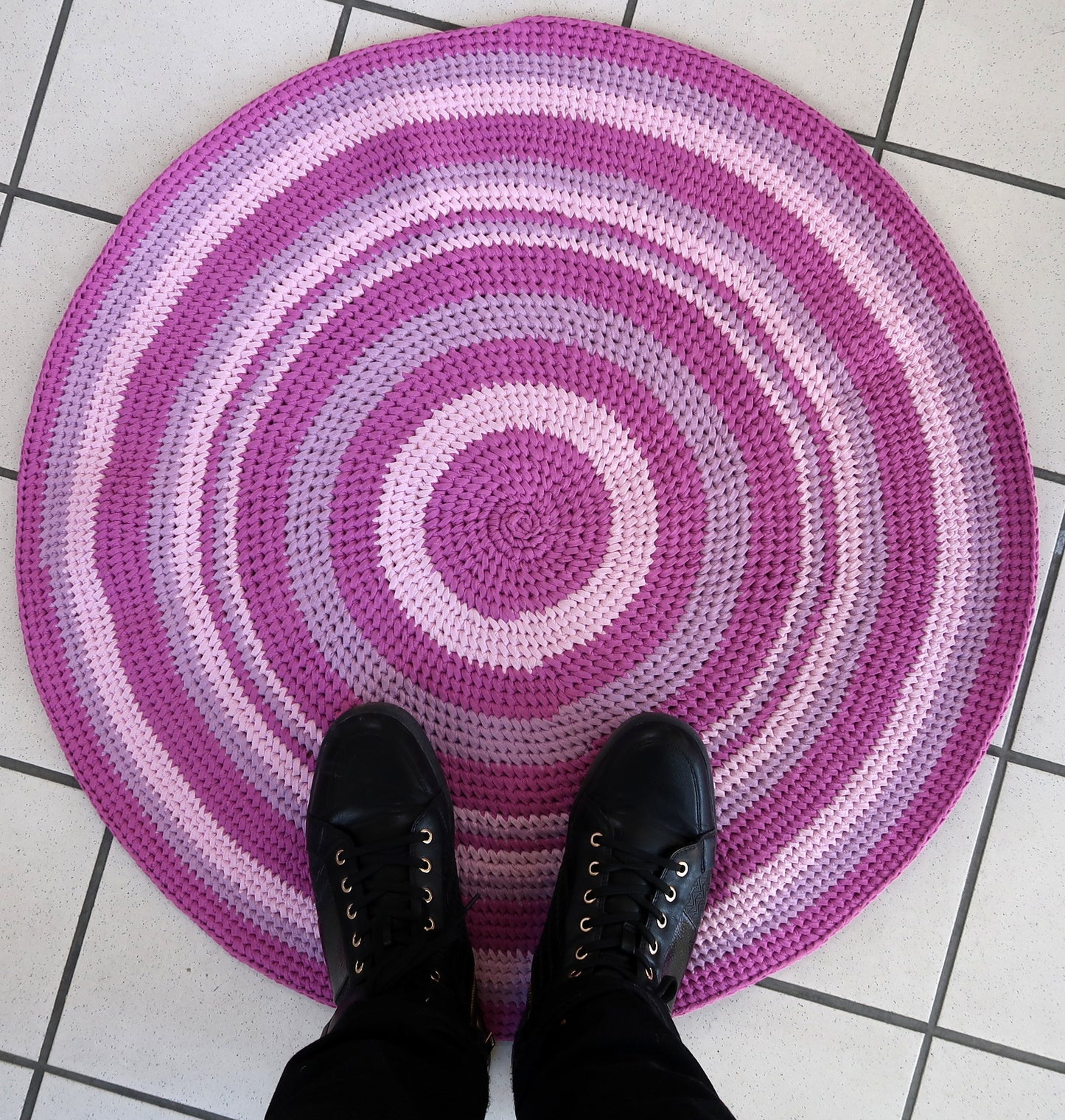 Handmade contemporary French braided round rug made by One Royal Art, collection 2021. This rug is one of a kind made in France.