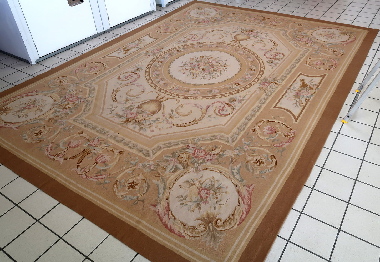 Handmade vintage French Aubusson rug 8.7' x 12' (266cm x 367cm), 1970s - 1C838