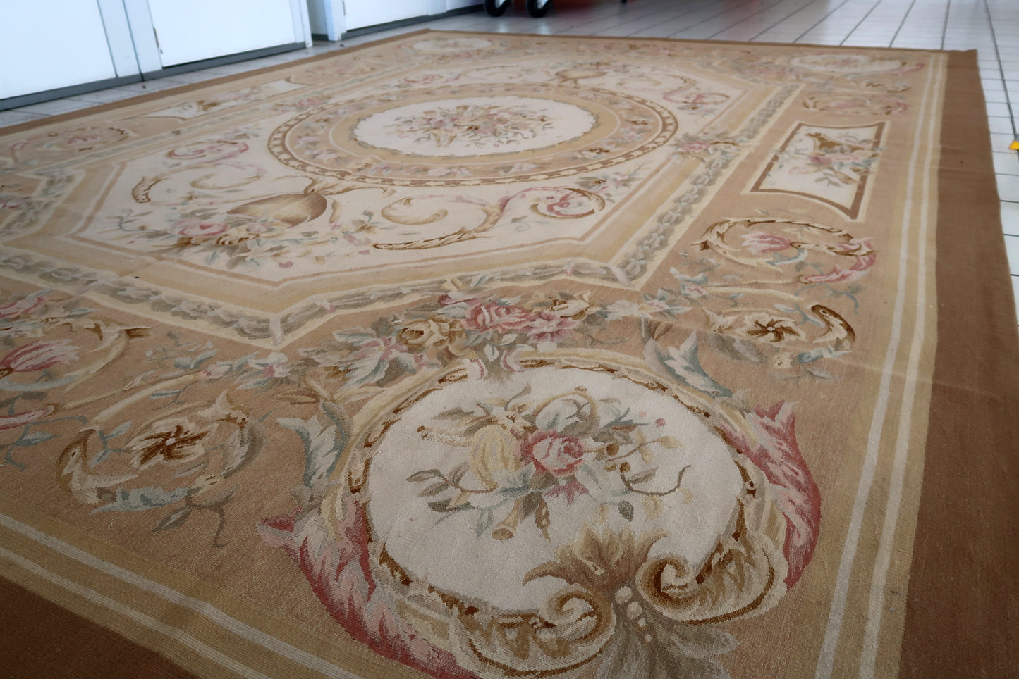 Handmade vintage French Aubusson rug 8.7' x 12' (266cm x 367cm), 1970s - 1C838