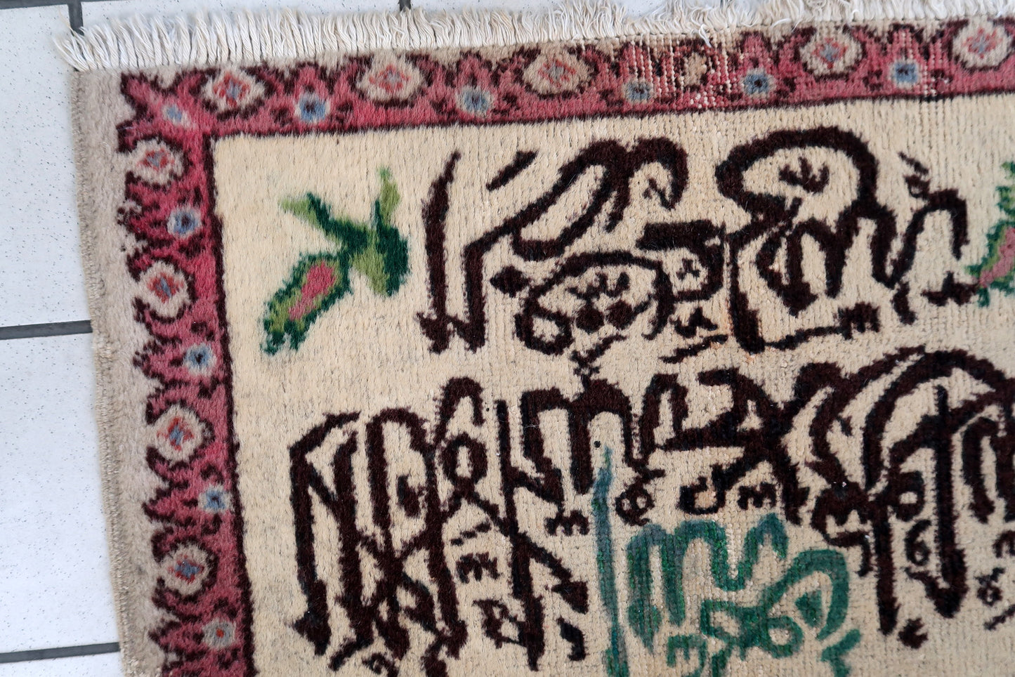 Handmade vintage Turkish Sivas mat in original condition, it has some signs of age. The rug has been made in wool in the middle of 20th century.