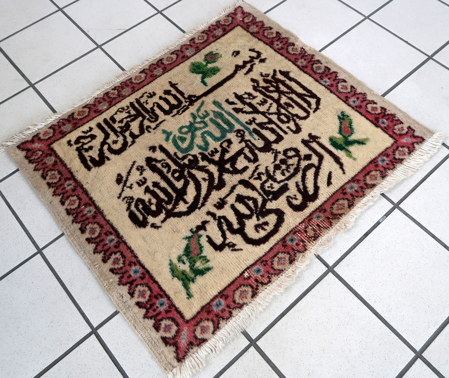 Handmade vintage Turkish Sivas mat in original condition, it has some signs of age. The rug has been made in wool in the middle of 20th century.