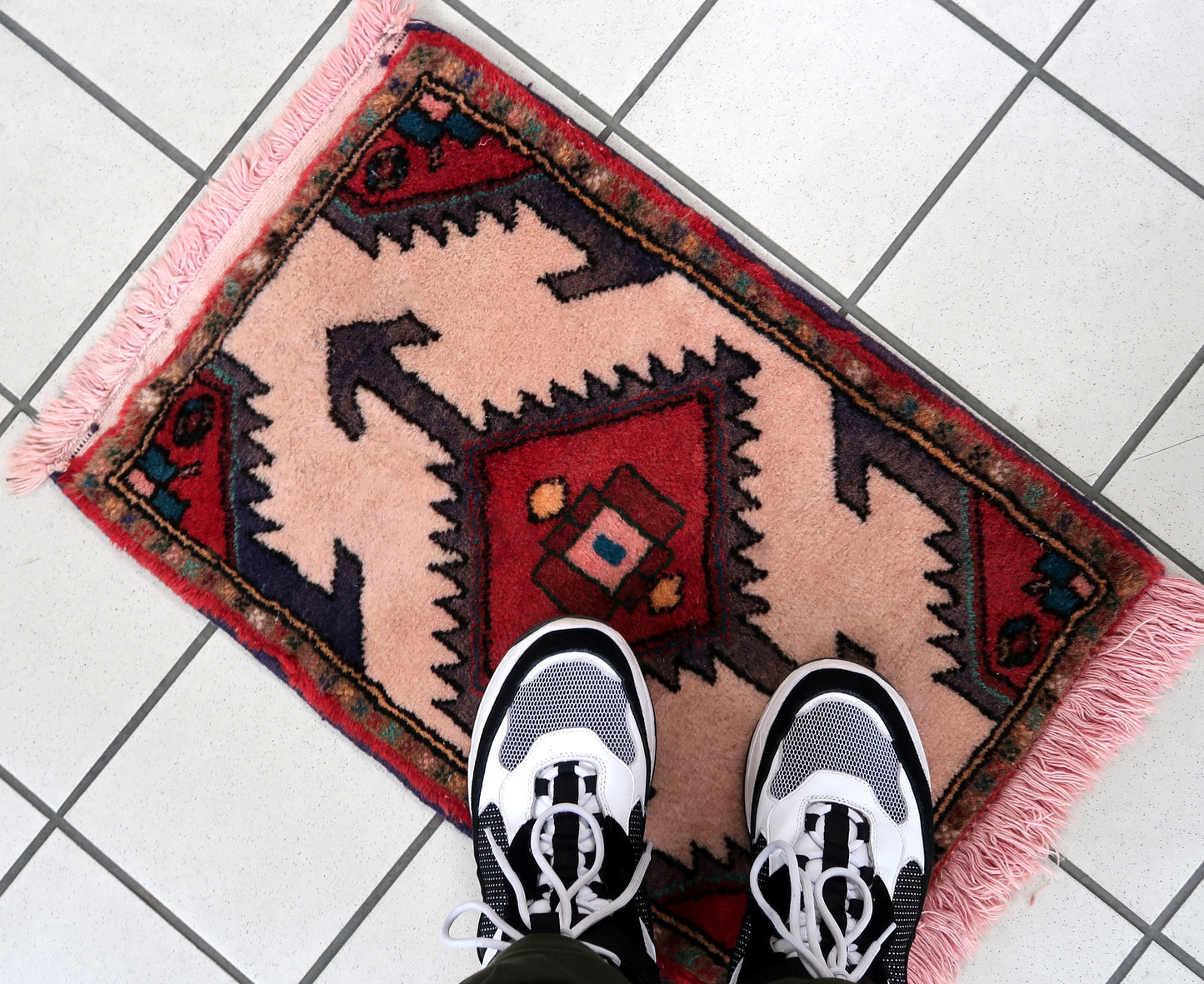 Handmade vintage Middle Eastern rug in traditional medallion design. The rug has been made in wool in the end of 20th century. It is in original good condition