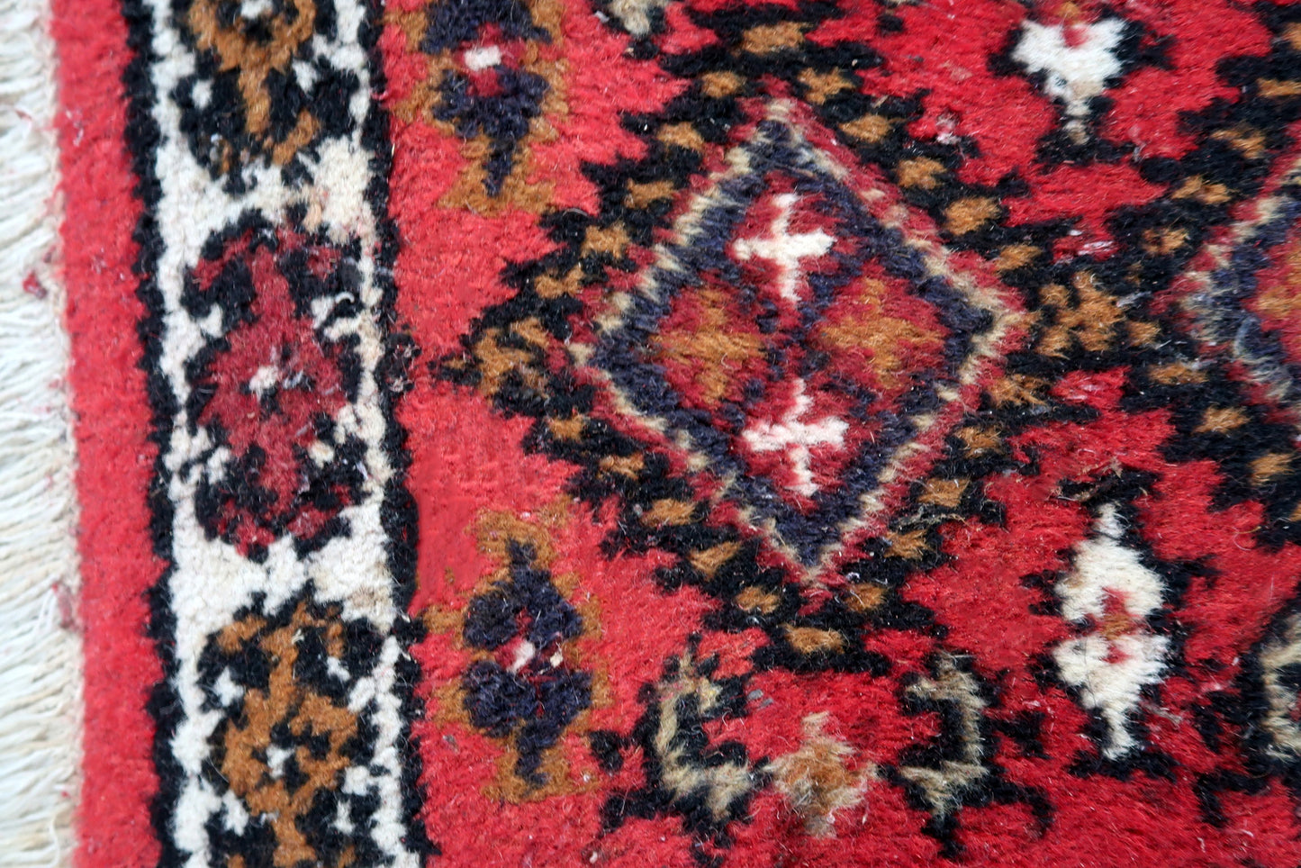 Handmade vintage Middle Eastern rug in traditional medallion design. The rug has been made in wool in the end of 20th century. It is in original good condition.