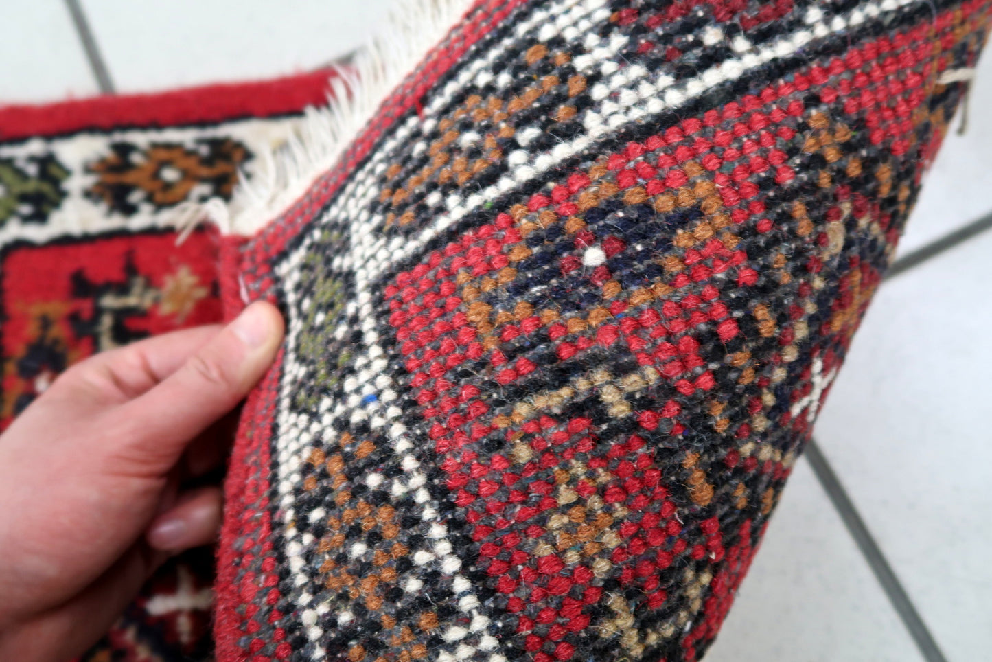 Handmade vintage Middle Eastern rug in traditional medallion design. The rug has been made in wool in the end of 20th century. It is in original good condition.
