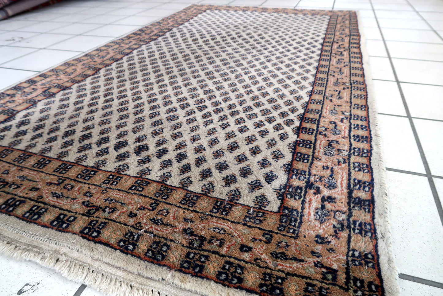 Handmade vintage Indian Seraband rug in original good condition. The rug has been made in traditional pattern, it is from circa1970s.