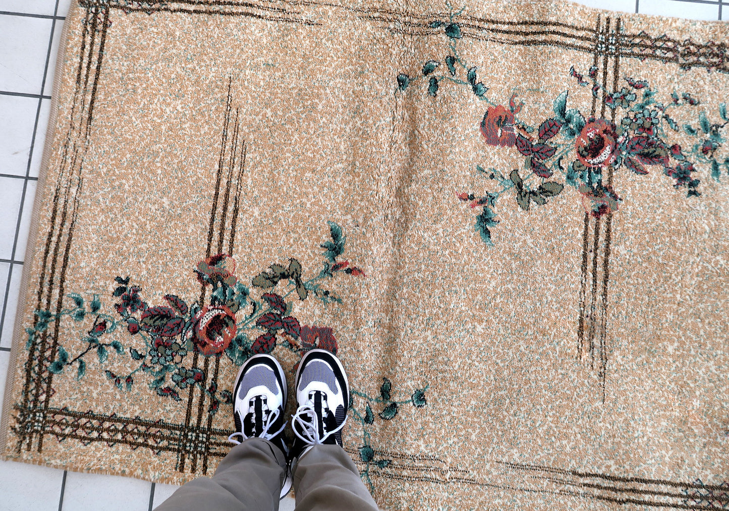 Vintage Turkish Modern rug 3.9' x 5.7' (119cm x 175cm) 1970s - 1C898