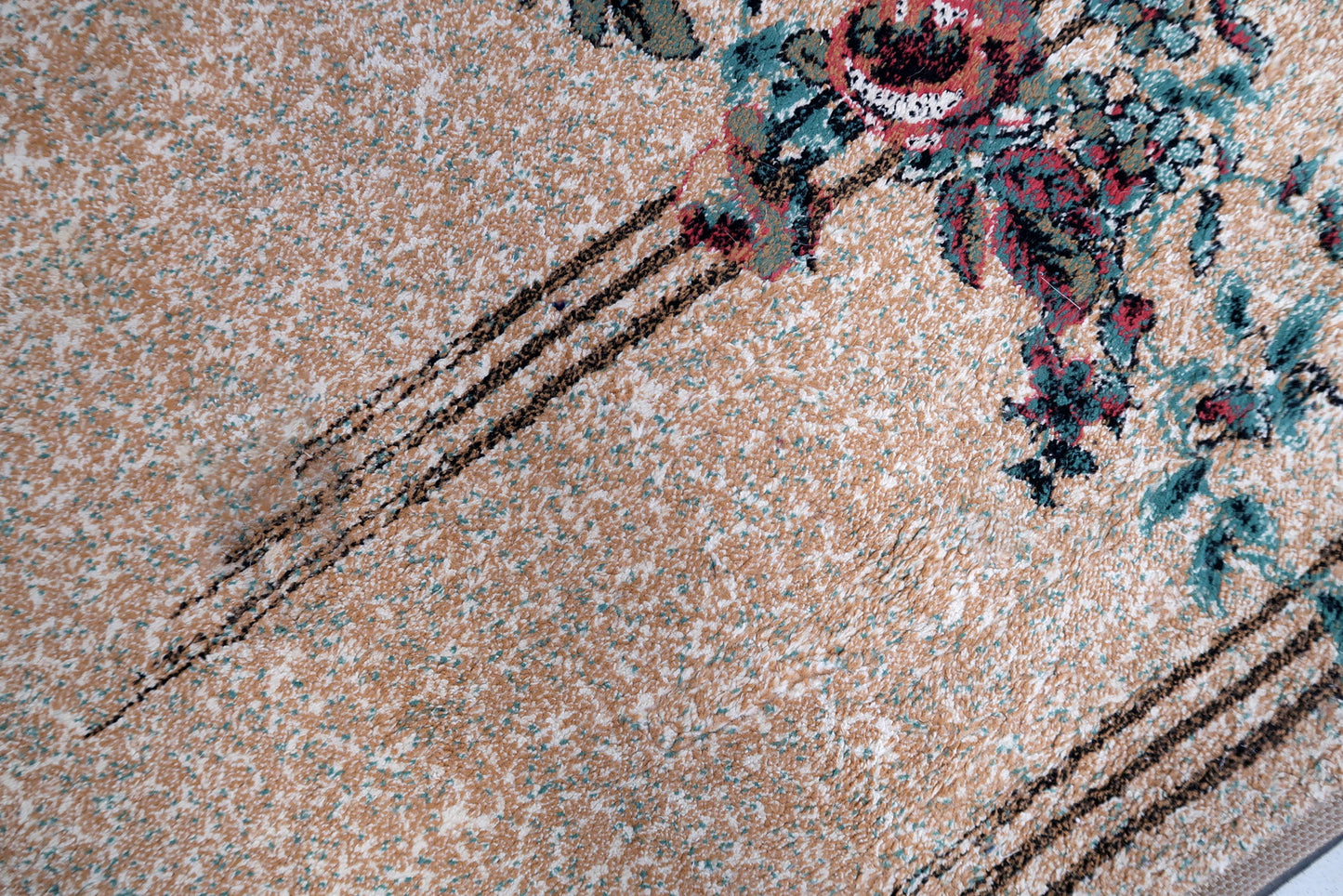Vintage Turkish Modern rug in original good condition. The rug has been made in traditional pattern, it is from circa1970s. The rug is machine made.