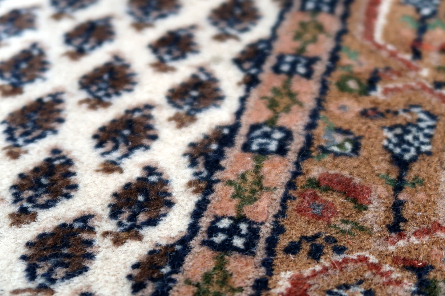 Handmade vintage Indian Seraband rug in original good condition. The rug has been made in traditional pattern, it is from circa1970s.