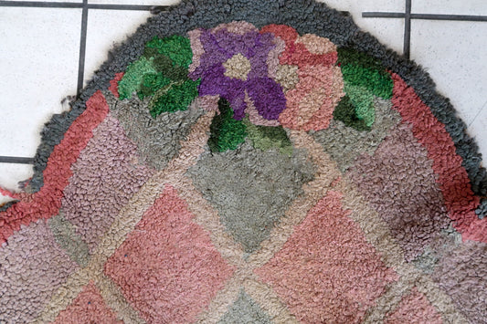 Handmade vintage American Hooked rug 1960s