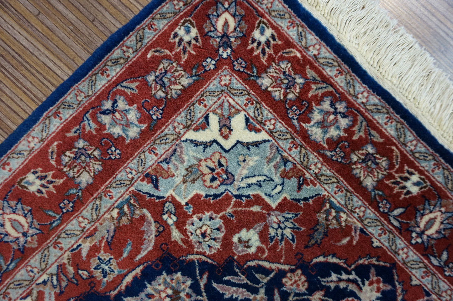 Handmade vintage Persian Isfahan rug in traditional medallion design. The rug is from the end of 20th century in original good condition. It is made in wool.
