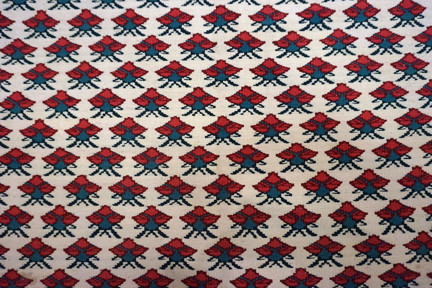 Vintage flatweave kilim rug made of high-quality wool material