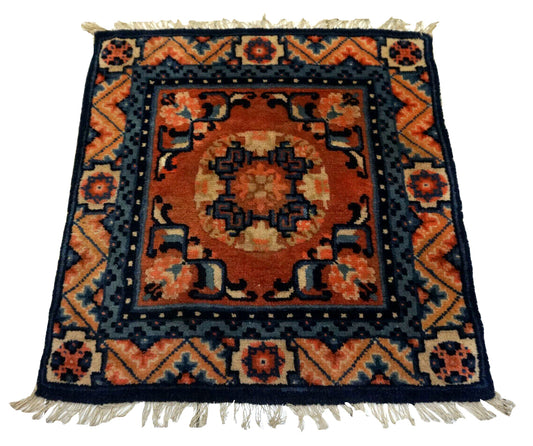 Authentic Chinese Ningsha Rug - Vintage Wool Rug with Traditional Floral Medallion Design from the 1910s