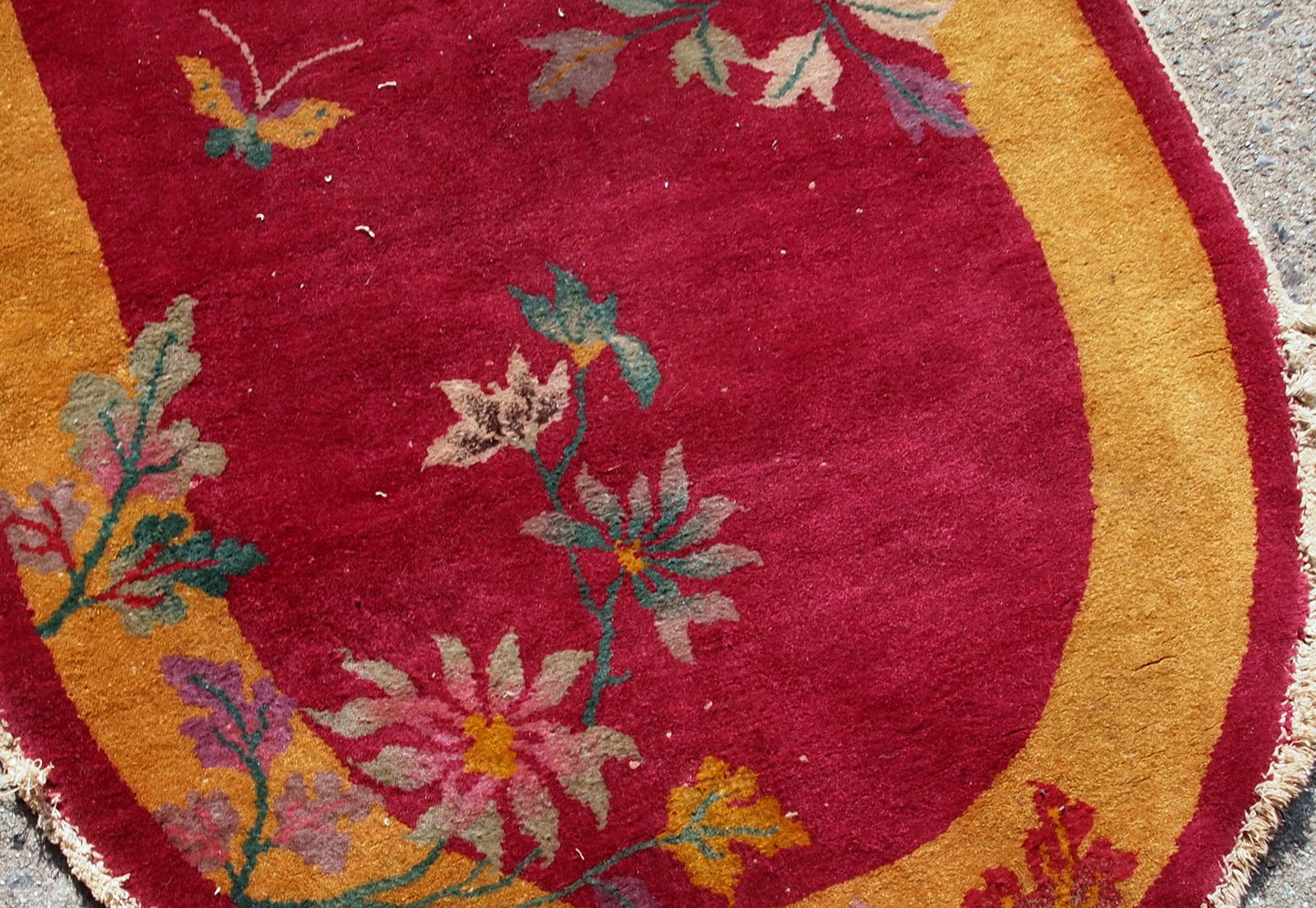 Handmade antique Art Deco Chinese rug in oval shape. The rug is from the beginning of 20th century, in original good condition.