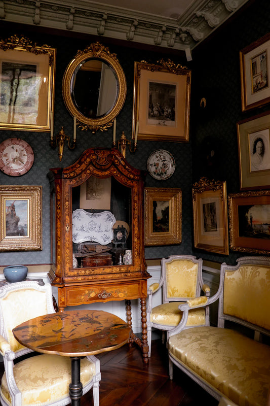 Crafting a Vintage-Inspired Gallery Wall