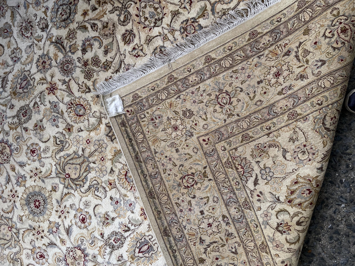 Folded corner revealing patterned reverse and end finishing