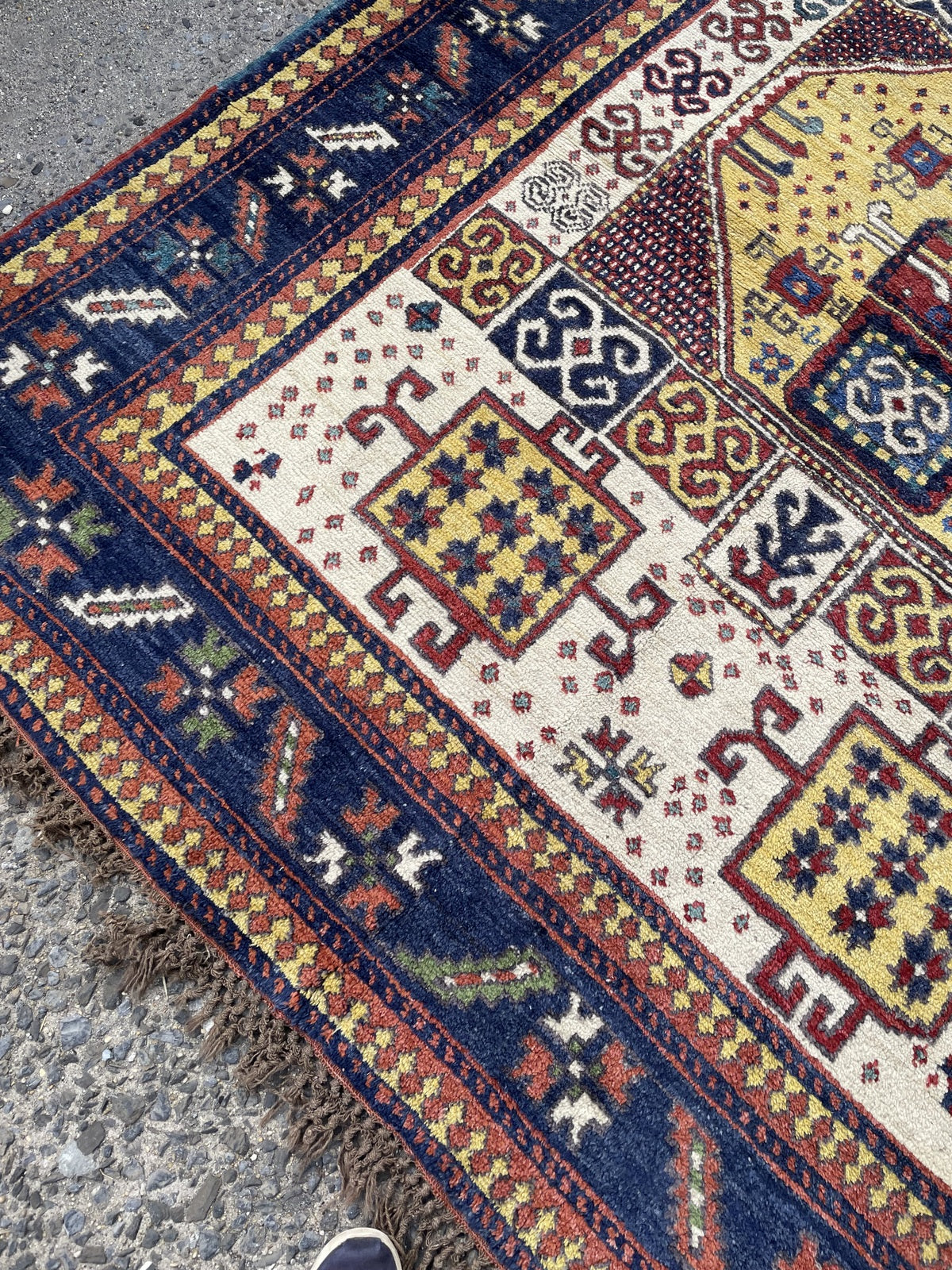 Yellow central octagon with red inner panel, hooked motifs and small geometric ornaments.