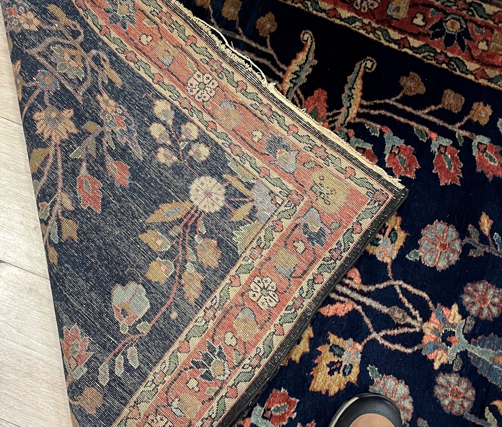 Antique Persian Sarouk rug texture and velvet-like high-lustre wool pile detail with excellent height

