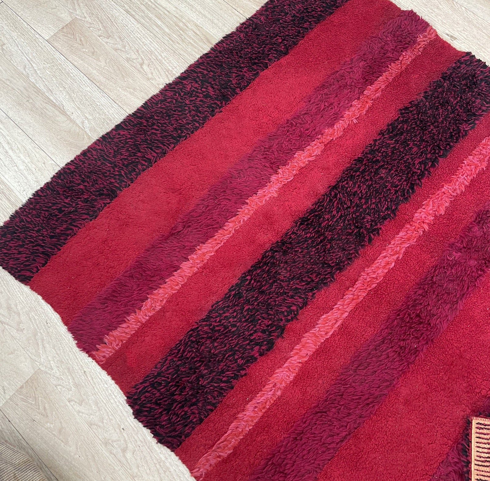 Swedish Rya rug texture and long wool pile detail with full lush well-preserved condition and natural sheen

