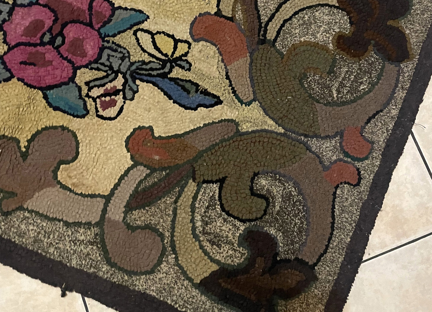 Small antique American hooked rug measuring 2.6 x 4.3 feet, worked in the classic hand-hooking technique with wool strips on a burlap foundation.

