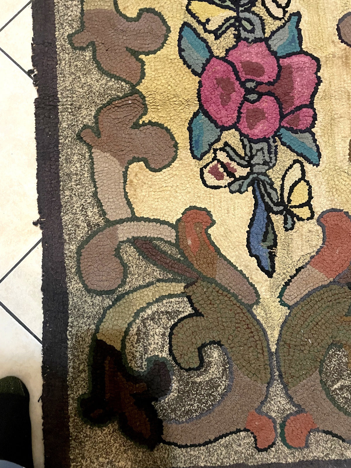 Accent-size antique American hooked rug measuring approximately 2.5 x 4.5 feet, ideal for a hallway, bedside, fireplace hearth, or wall display.

