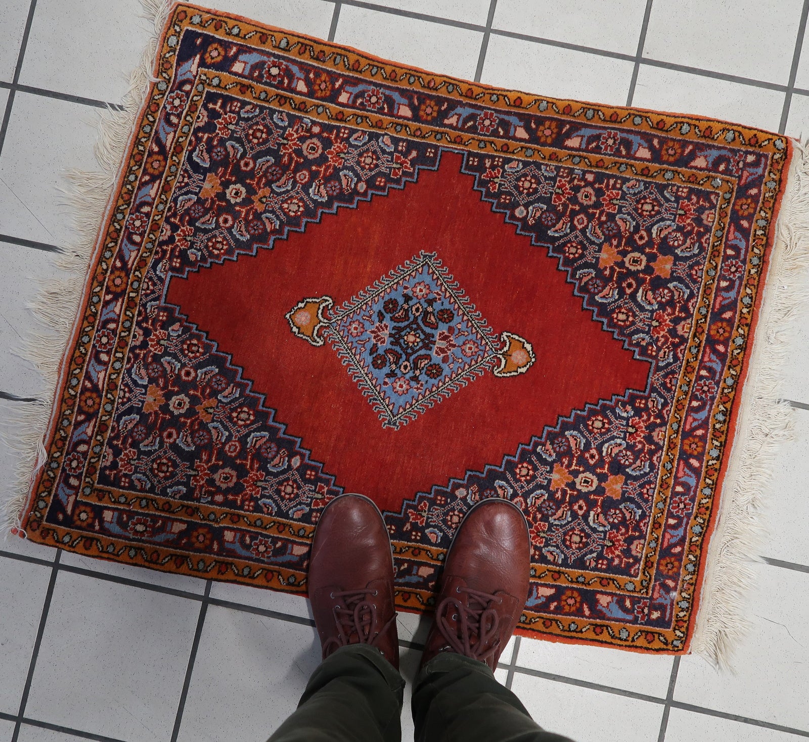 Textured surface of the tightly hand-knotted wool

