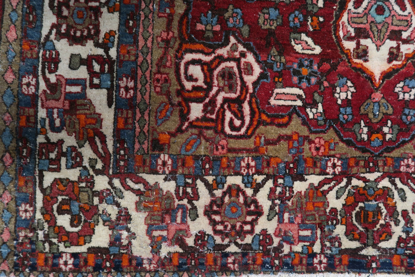 Persian-Style Mahal Carpet - Detailed Design