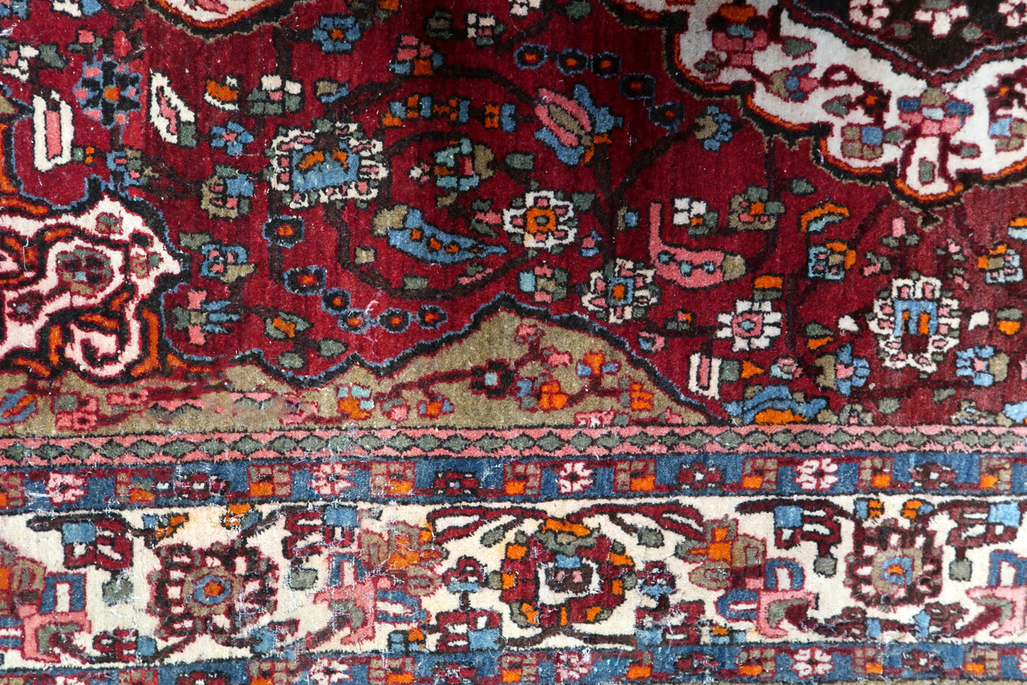 Handcrafted Mahal Rug - 1950s Craftsmanship