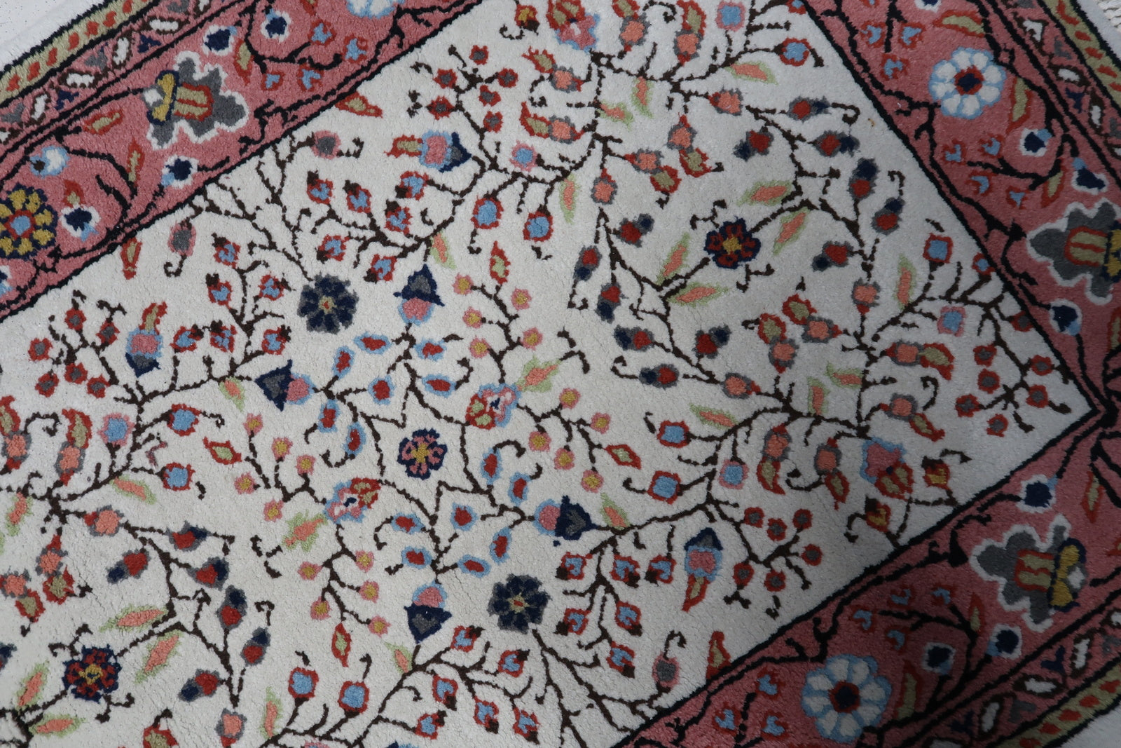 Vintage Indian Agra Rug - Captivating Pattern Detail 1
